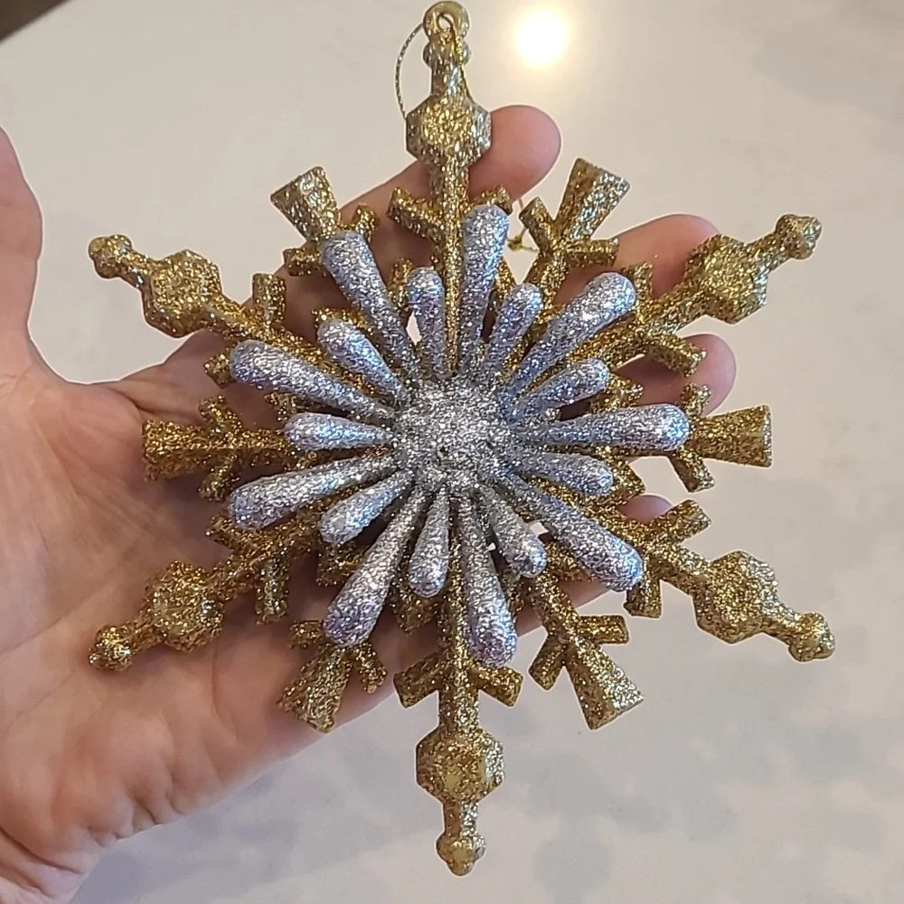Pier 1 Stunning Gold & Silver 3d Ornament